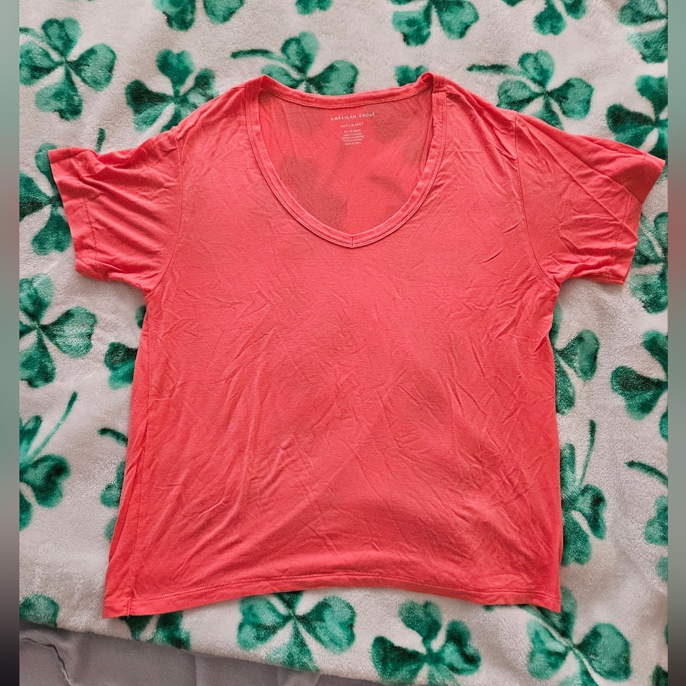 American Eagle Outfitters V-Neck vibrant pink shirt